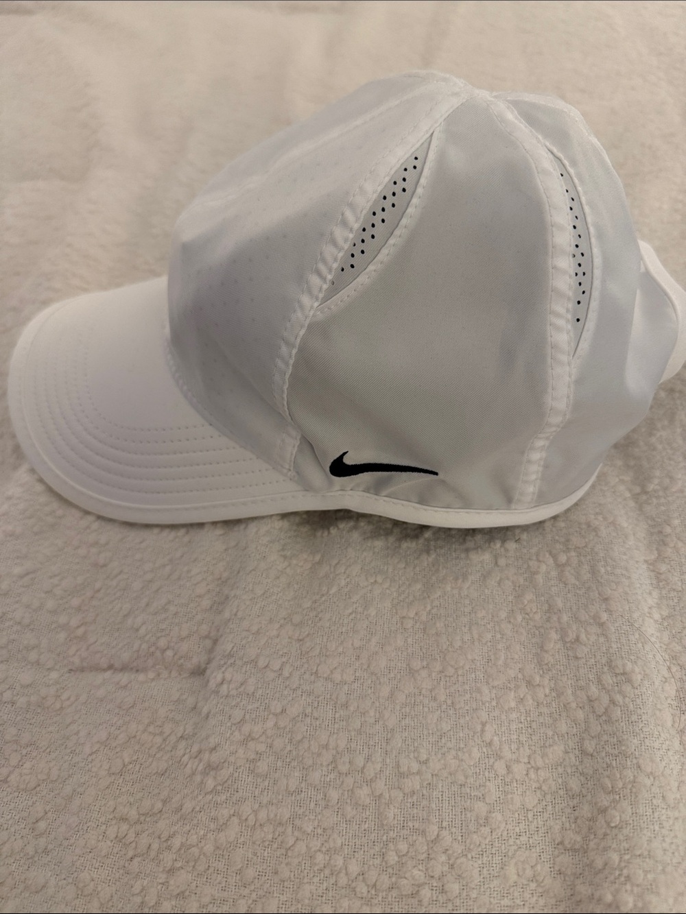 Nike Dri-Fit featherlight White Baseball Cap with Black Swoosh